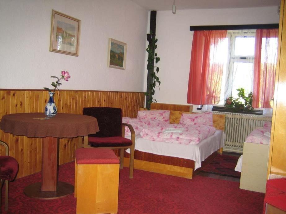 Penzion Nevcehle Urbanov Δωμάτιο φωτογραφία